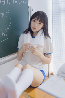 两女1杯